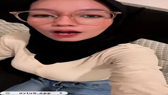 Beautiful Indonesian hijab girl POYN