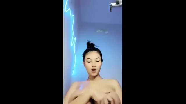 Hot Indo MILF Dinda Live POYN