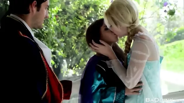 Intense Frozen Elsa & Anna Cosplay Threesome Full HD POYN